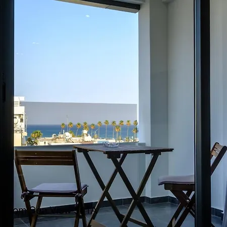 Apartment Lazuli & Seaview Larnaca
