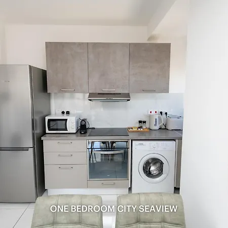 Lazuli & Seaview לרנקה