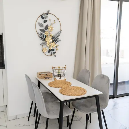 Apartment Lazuli & Seaview Larnaca