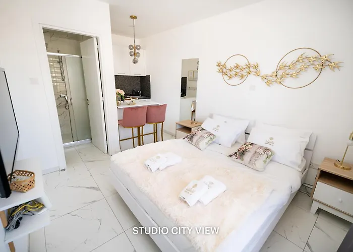 Lazuli & Seaview לרנקה