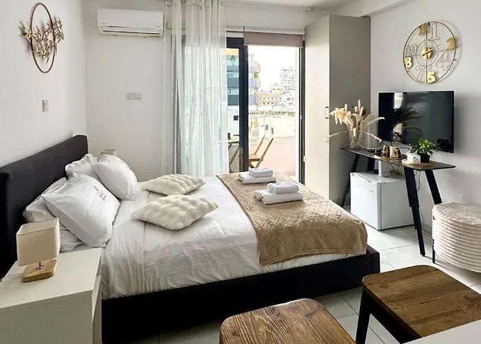 Lazuli & Seaview * לרנקה