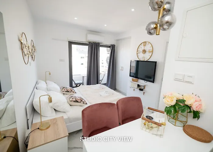 Lazuli & Seaview Ларнака