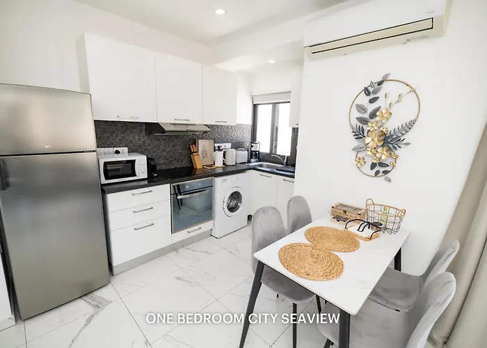 Lazuli & Seaview Апартаменти